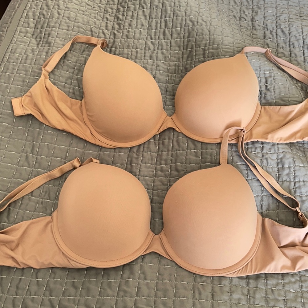 Victoria’s Secret t-shirt push up full coverage.